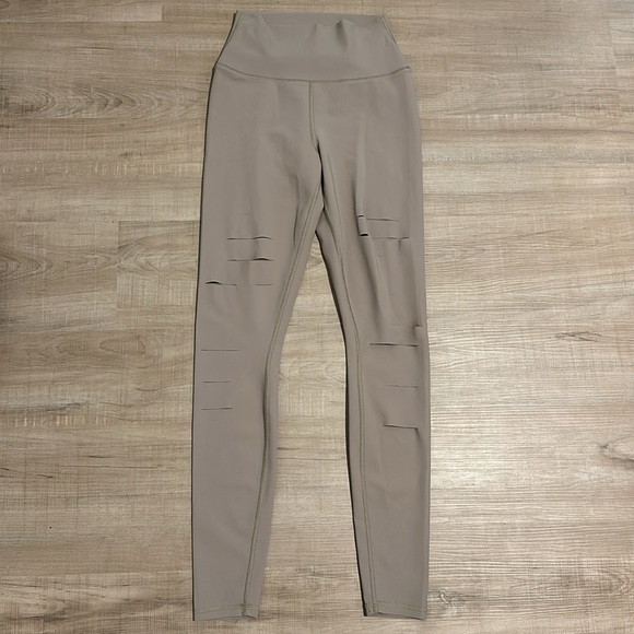 Alo Warrior Leggings - Picture 2 of 4